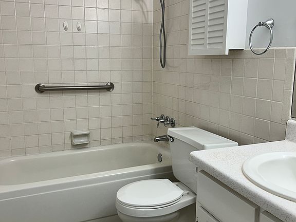 3rd image of 200 E 10th Ave