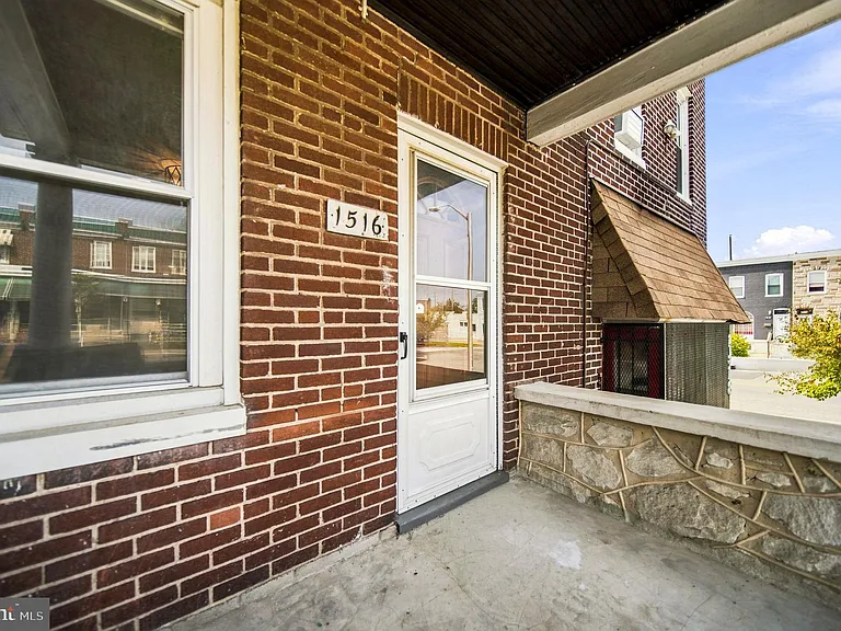 1516 N Luzerne Ave — Photo 3