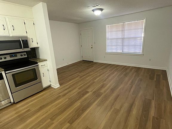 2nd image of 975 Arden St #975