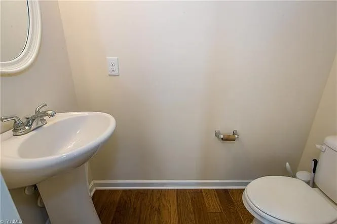 2110 Longburn Dr — Photo 21
