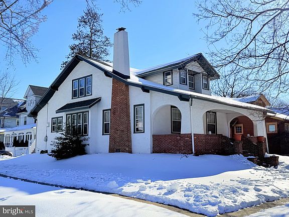 3rd image of 137 Leslie Ave
