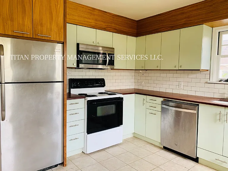 4819 NE 35th Pl #A — Photo 7