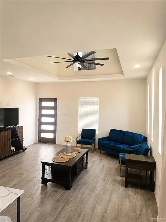 2 bed, 2.0 bath, 940 sqft, $1,250 — Photo 1