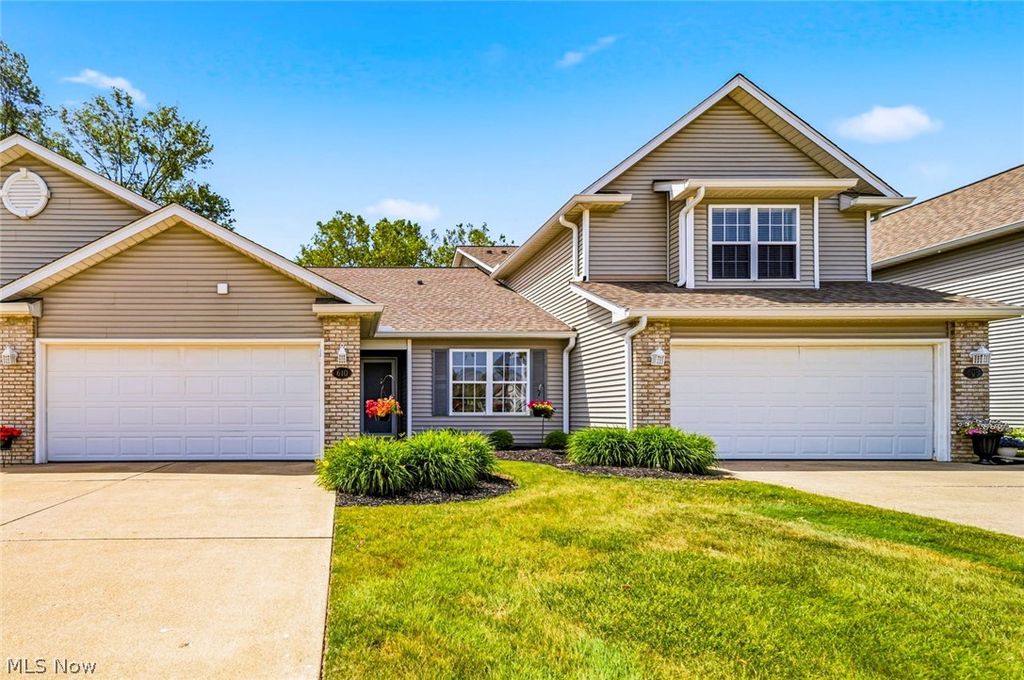 610 Hidden Harbor Dr, Painesville, OH