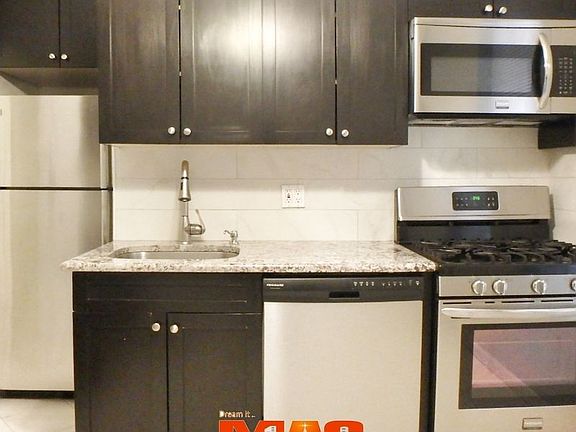 2nd image of 2574 43rd St APT 1R