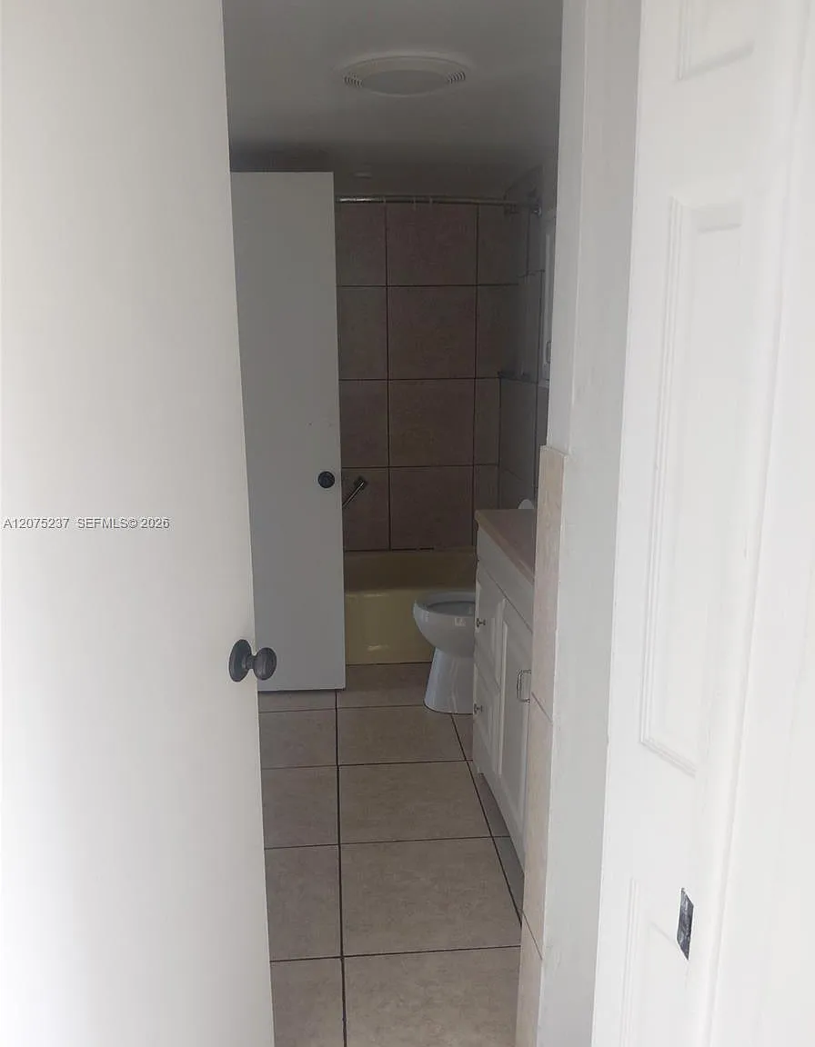 Berkeley Manor Condo — Photo 4
