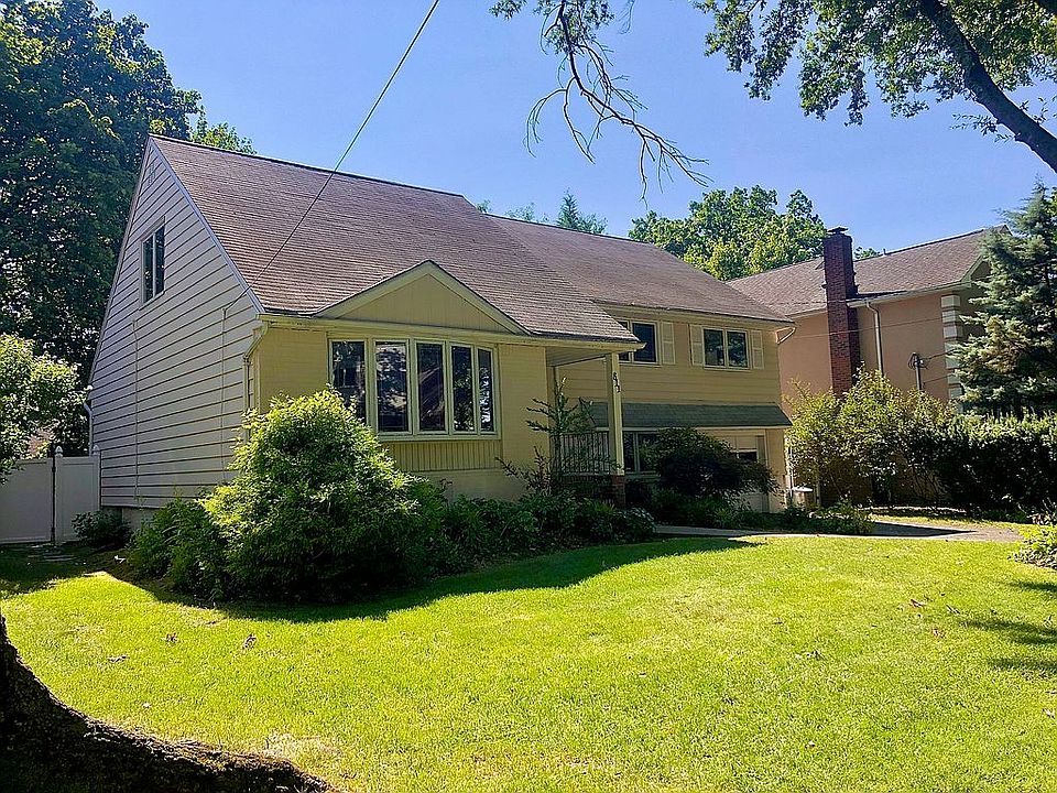 1st image of 811 Country Club Dr
