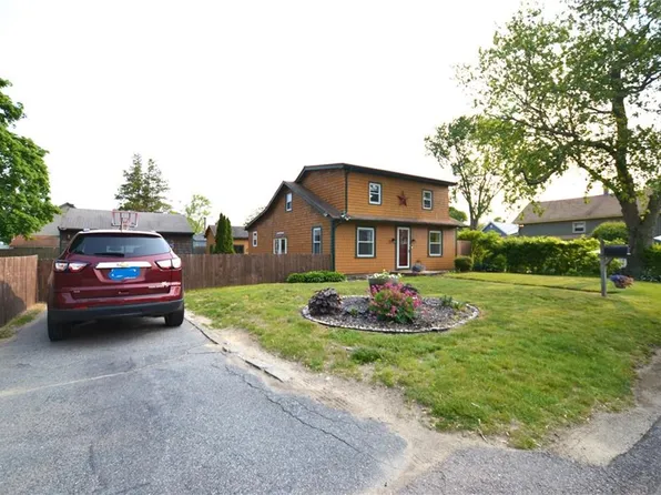 69 Dyer Ave E, Riverside, RI 02915