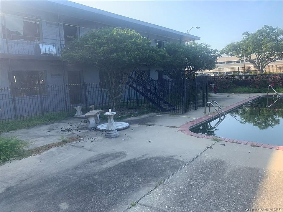 2nd image of 2221 Oak Park Blvd