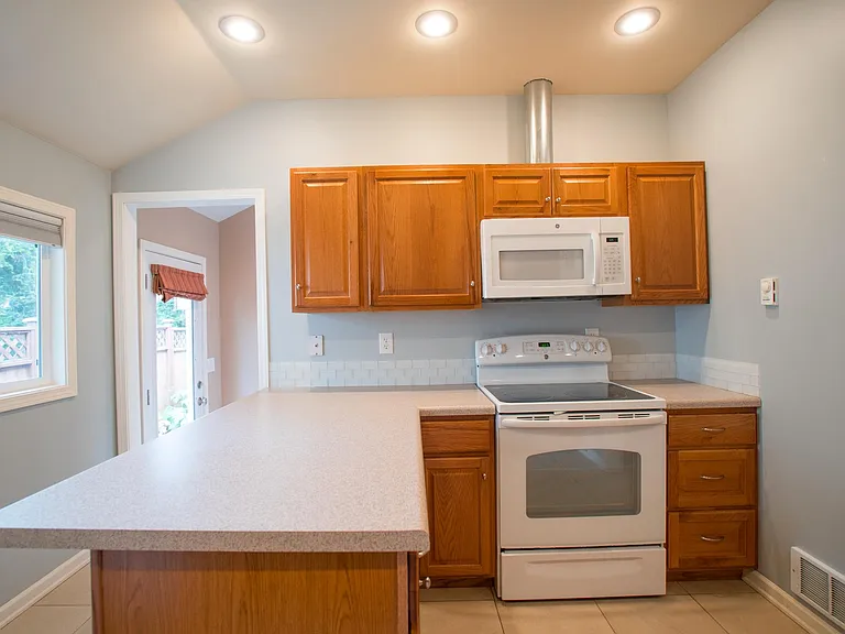145th Pl NE — Photo 5