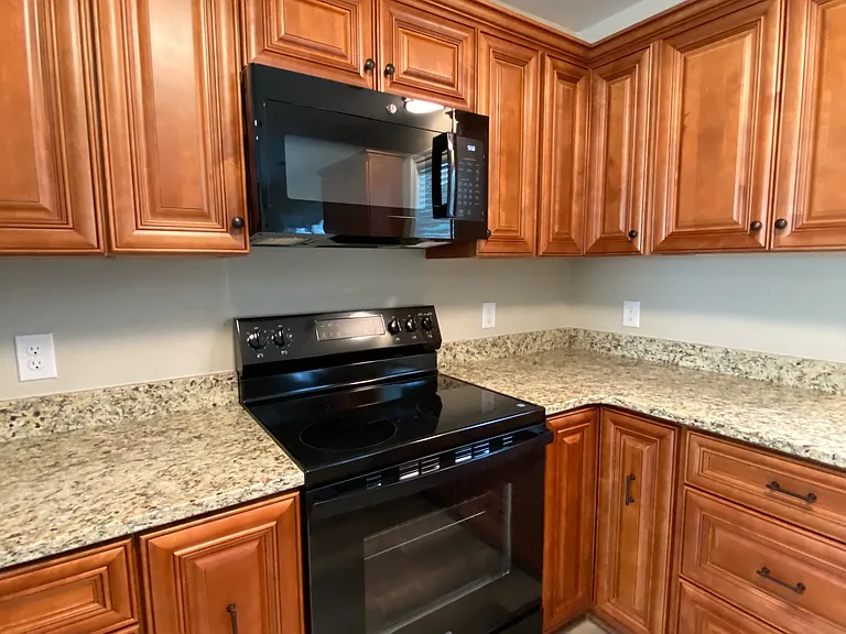 803 E Main St — Photo 5