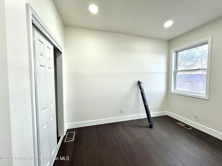 105 Parkdale Dr — Photo 5