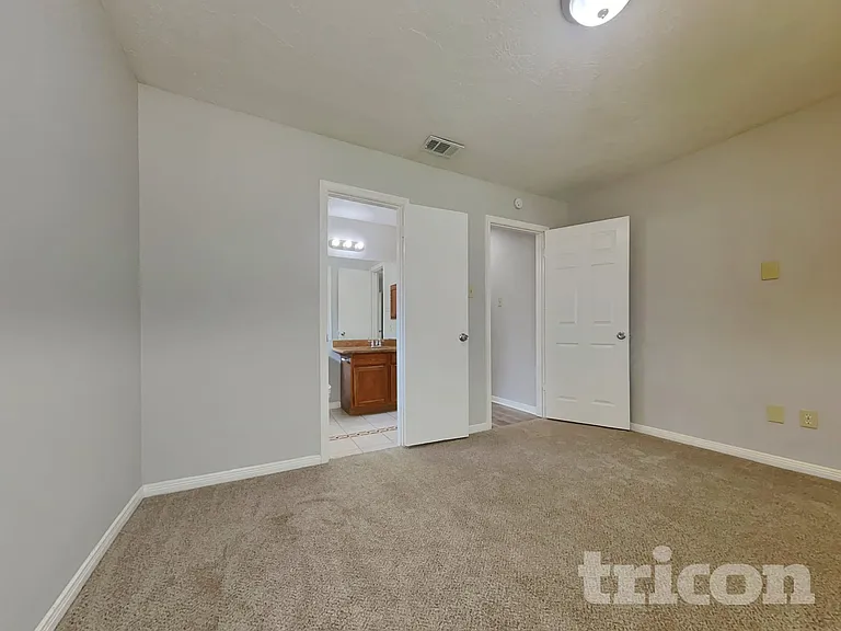 8559 Spring Green Dr — Photo 11