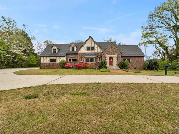 509 S Scott St, Scottsboro, AL 35768