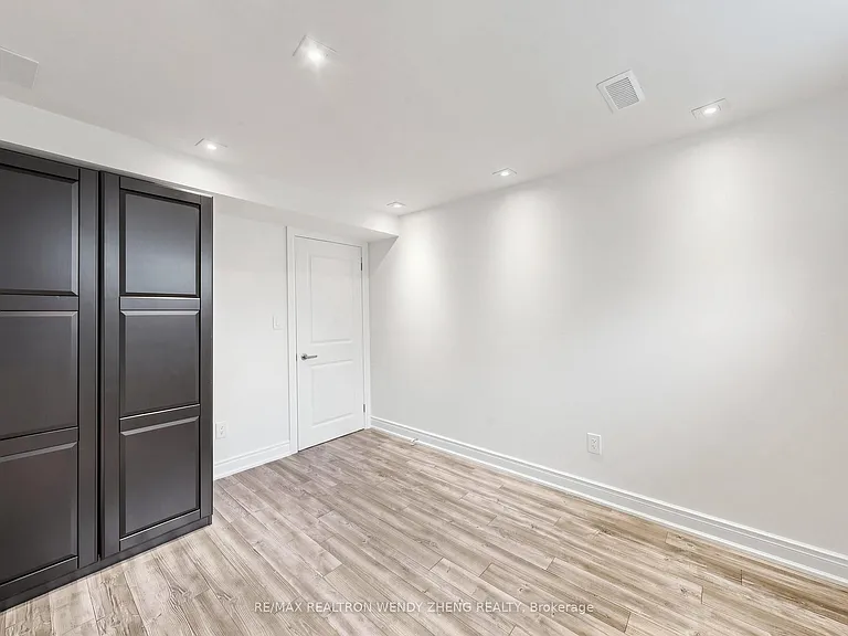 18 King Richard Ct #LOWER — Photo 21
