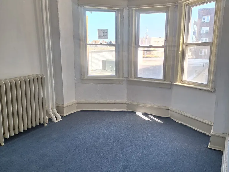 Lenox Apartments — Photo 9