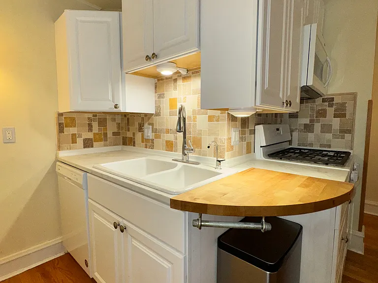 2050 W Farwell Ave #G — Photo 7