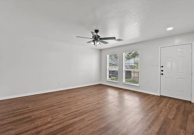 2100 Saint Lucia Calle — Photo 7