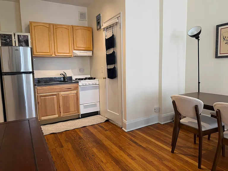311 E 52nd St #2A — Photo 9