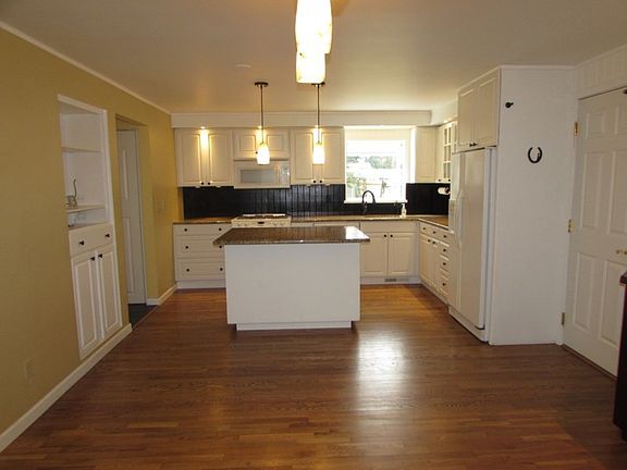 2nd image of 8443 NE 138th St