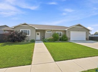 S Whisper Cove Trl, Sioux Falls, SD 57108