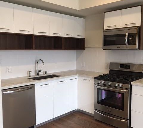 3rd image of 733 N Hudson Ave APT 403