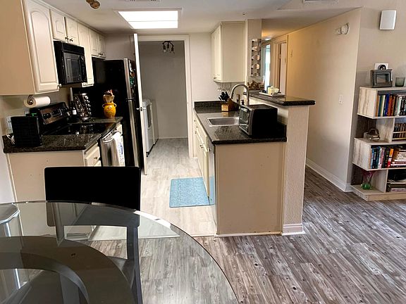 3rd image of 12043 Alta Carmel Ct Unit 109
