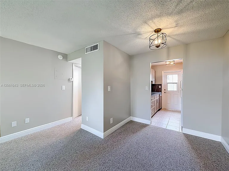 6211 SW 37th St #108 — Photo 6