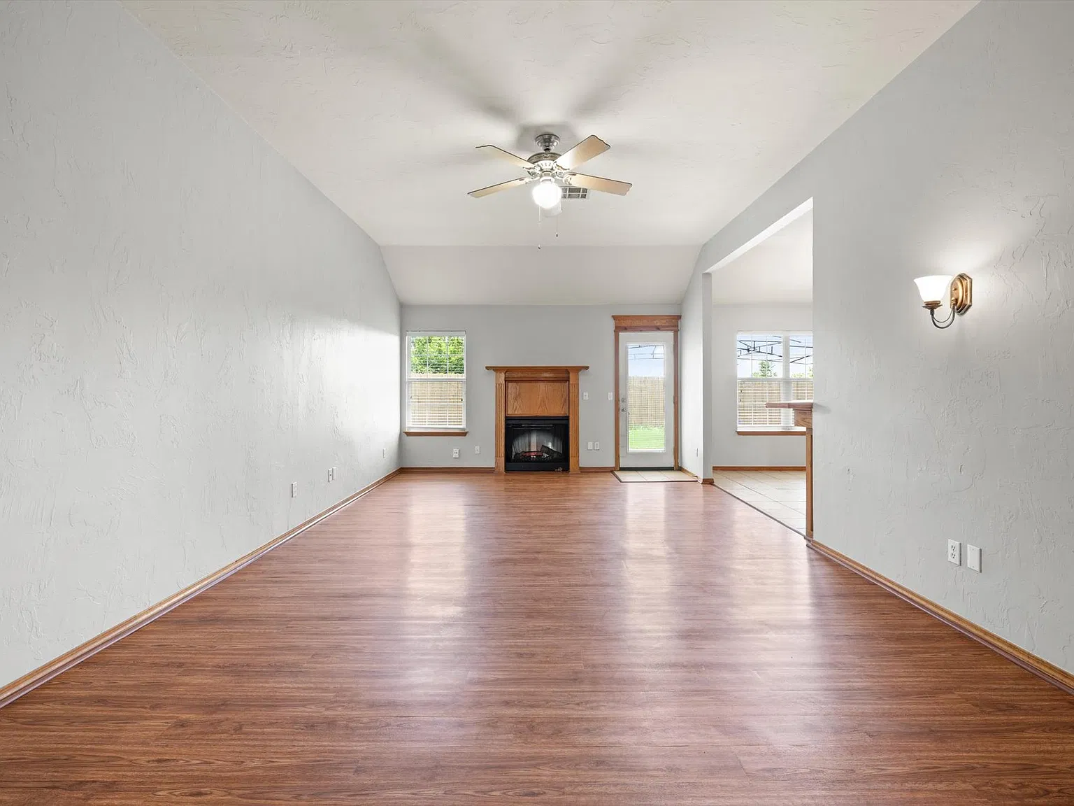 3 bed, 1674 sqft, $1,700 — Photo 3