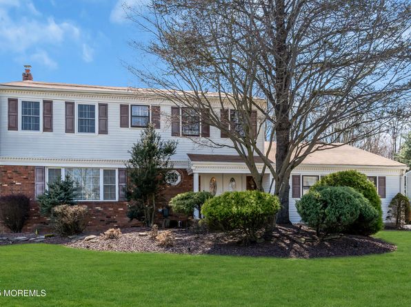 15 Julian Way, Marlboro, NJ 07746