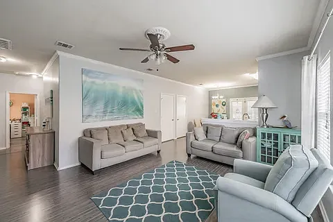 3 bed, 1320 sqft, $2,300 — Photo 3
