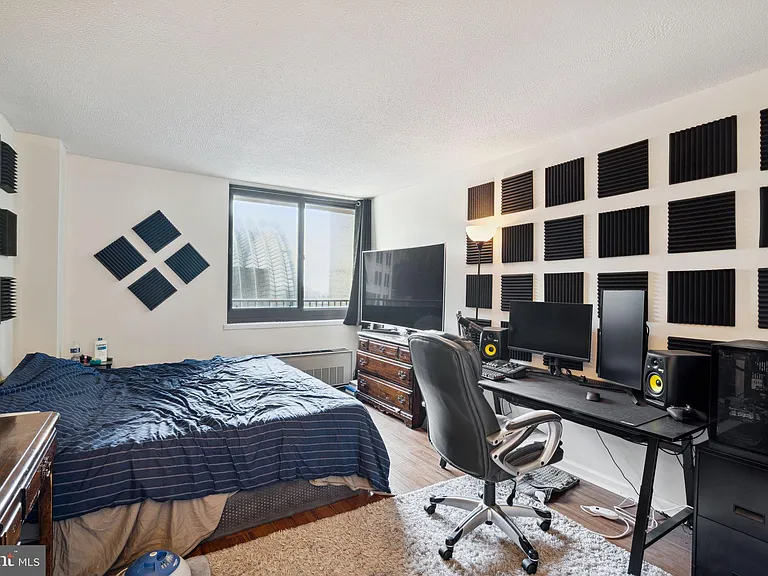 1420 Locust St #8O — Photo 7