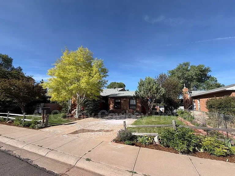 328 Stuart St — Photo 1