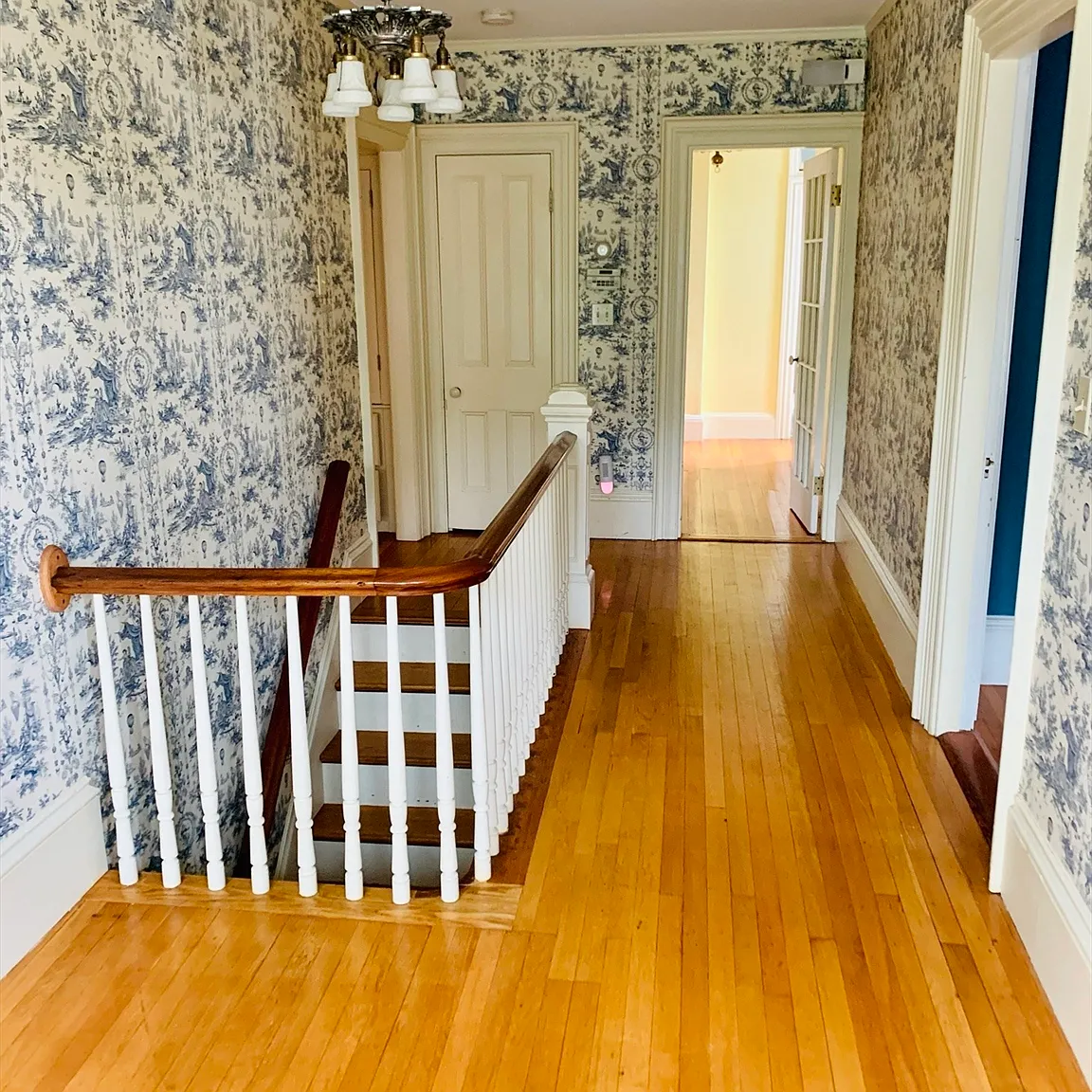 3 bed, 1.5 bath, 2500 sqft, $3,850 — Photo 2