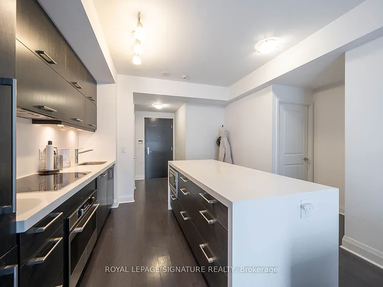 1080 Bay St #901 — Photo 4