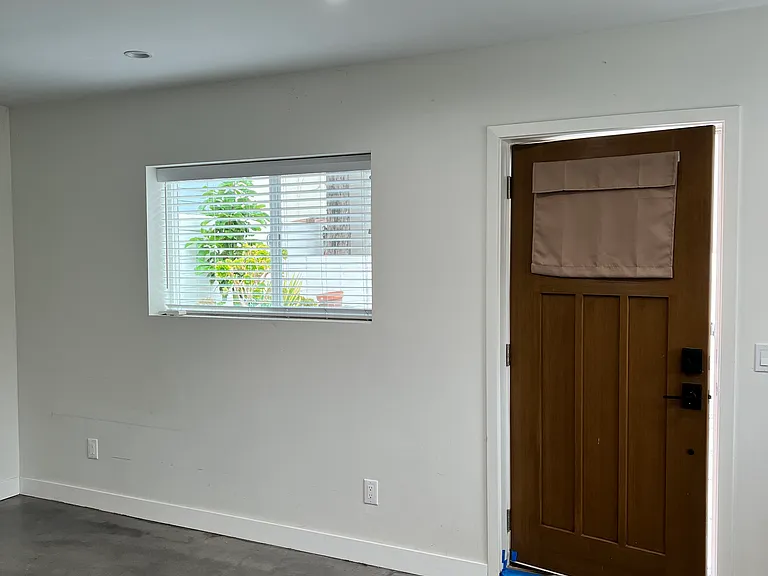 2114 3/4 S Ridgeley Dr — Photo 4