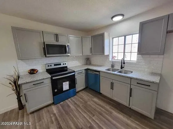 9701 S 8th St, Mayer, AZ 86333