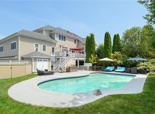 180 Cottontail Dr, Portsmouth, RI 02871