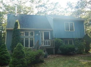 55 W Log Bridge Rd, Coventry, RI 02816