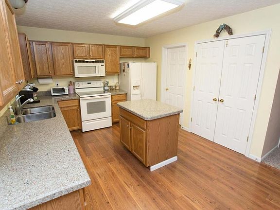5th image of 671 Norfolk Sq S