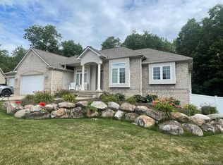 5307 Misty Oaks Trl, Swartz Creek, MI 48473