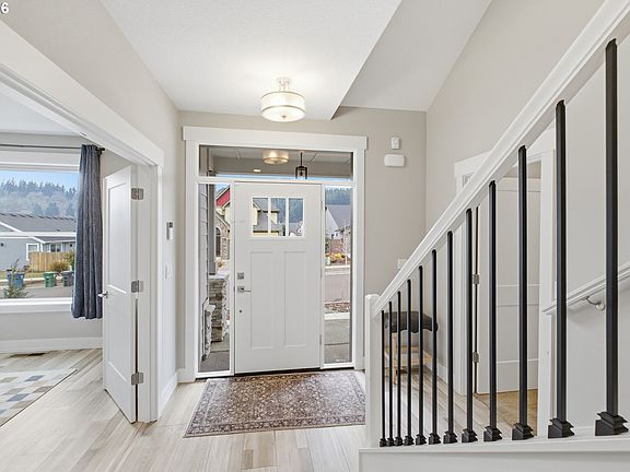 3rd image of 816 Riley Dr