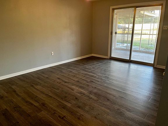 5th image of 4615 Lorraine St