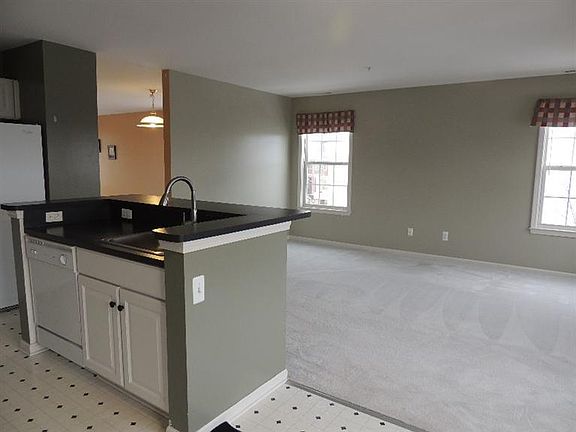 5th image of 2800 Barclay Way