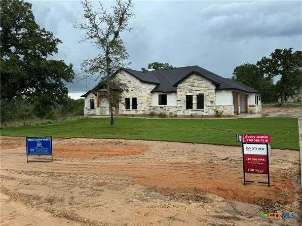 165 Timber Pl, La Vernia, TX 78121