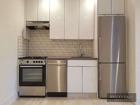 1st image of 220 Kosciuszko St APT 1C