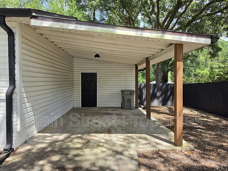 2 bed, 1.0 bath, 1100 sqft, $1,395 — Photo 2