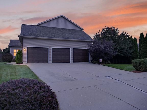 2nd image of 305 Ridgeview Ln