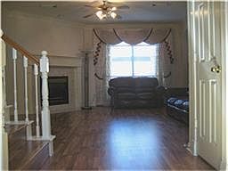 4th image of 1319 Red Oak Ct