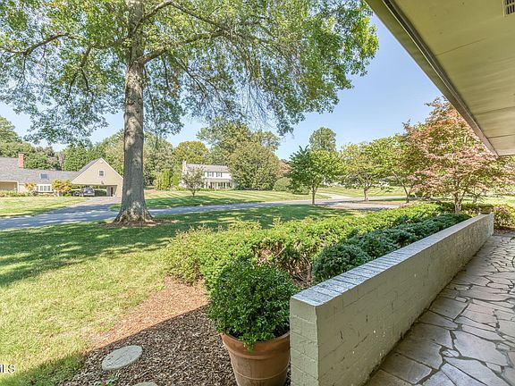 2nd image of 802 Mountain View Cir S